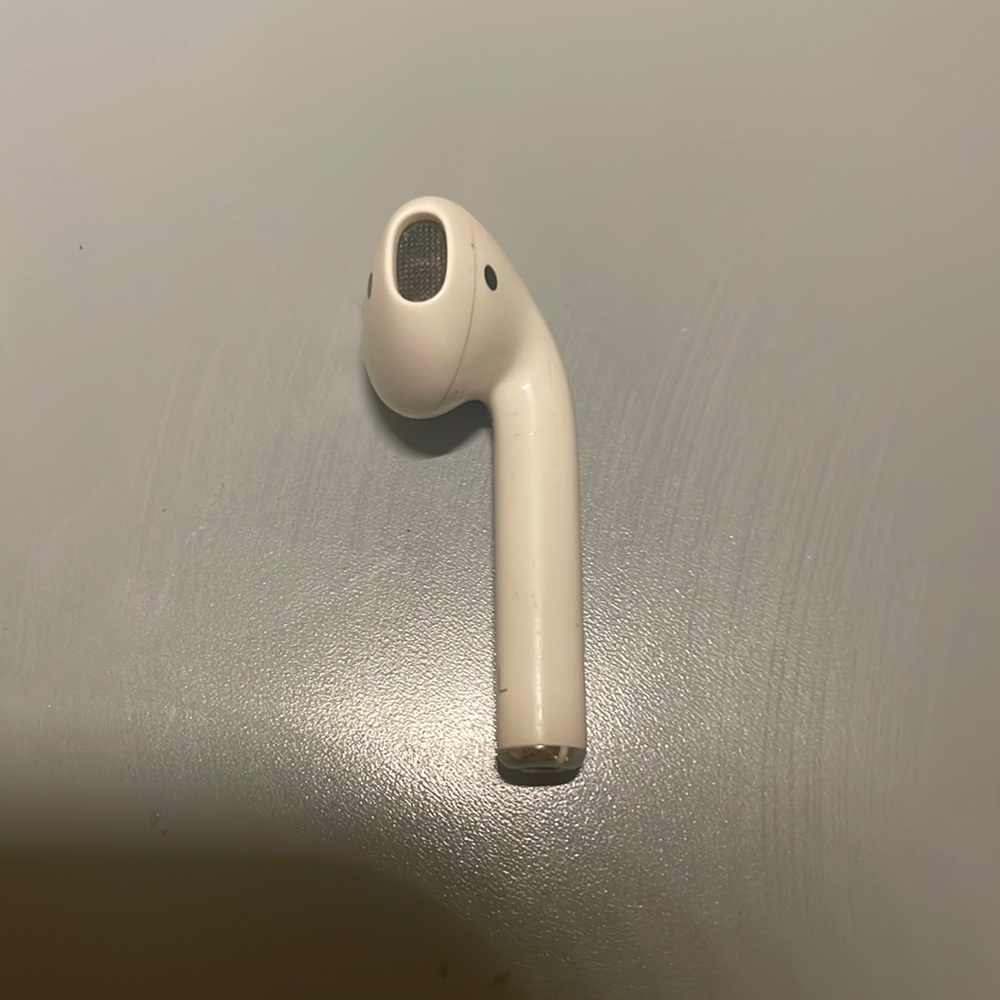 Left AirPod Apple Generation 1
